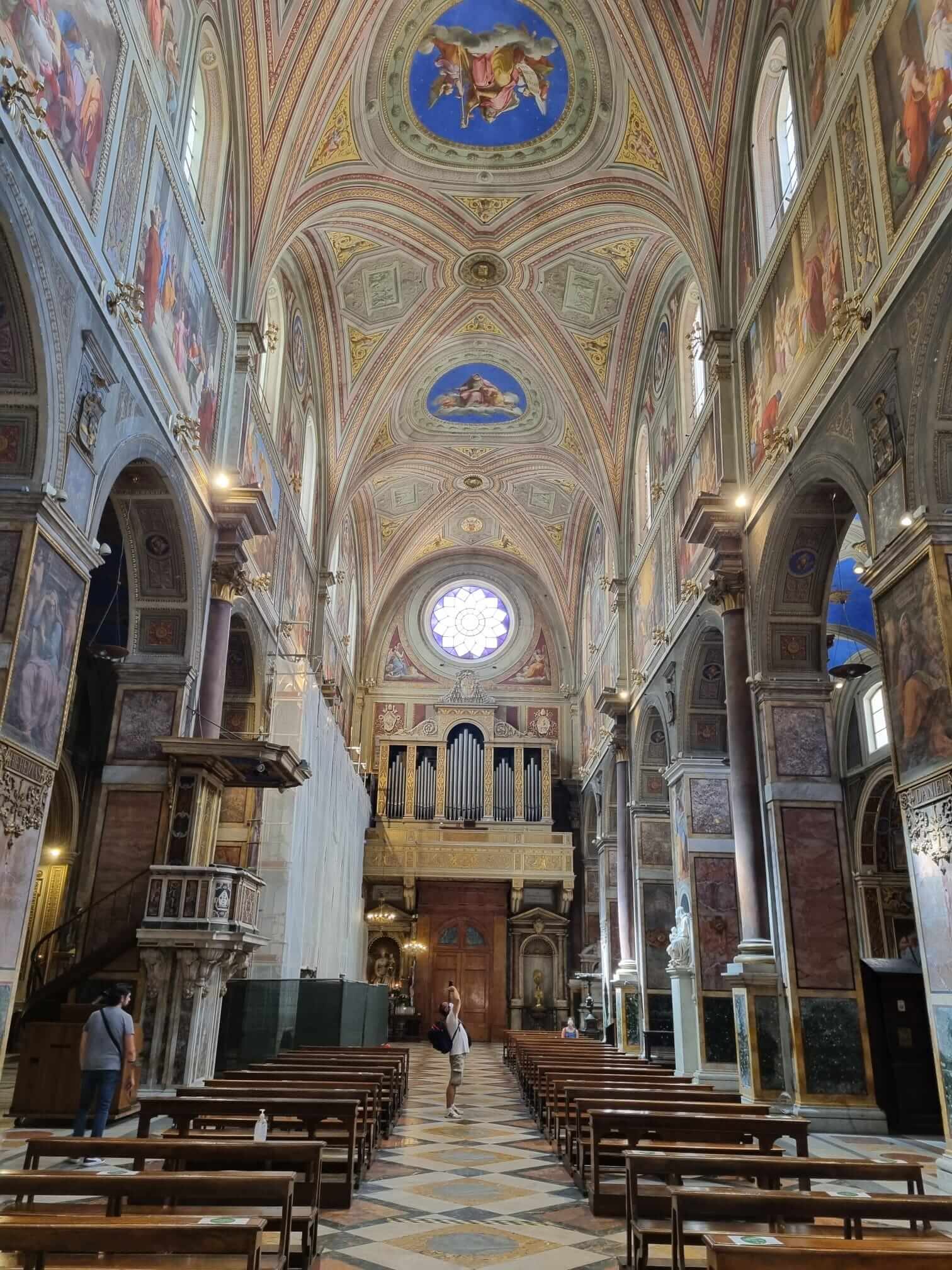 Basilica of Sant'Agostino, right nave, Rome (by dAngelo-Froio).jpeg